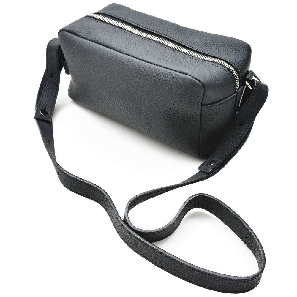 CharlesetCharlus/シャルルエ・シャルリュスグレインレザーショルダーポーチ