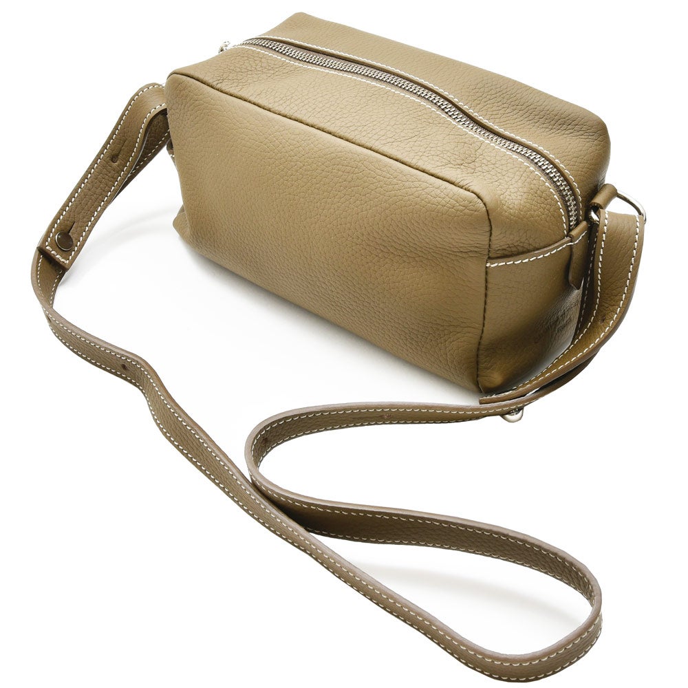 CharlesetCharlus/シャルルエ・シャルリュスグレインレザーショルダーポーチ