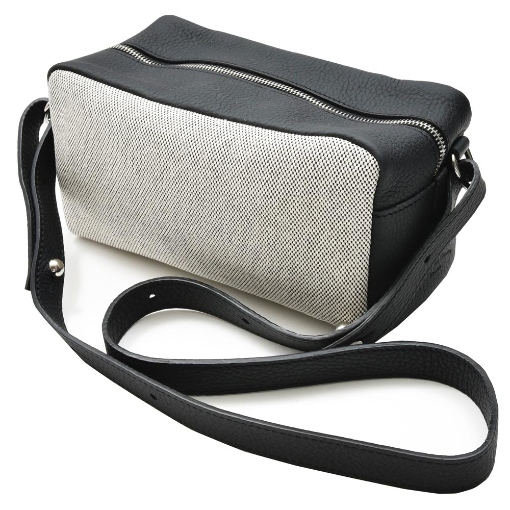 CharlesetCharlus/シャルルエ・シャルリュスグレインレザーショルダーポーチ